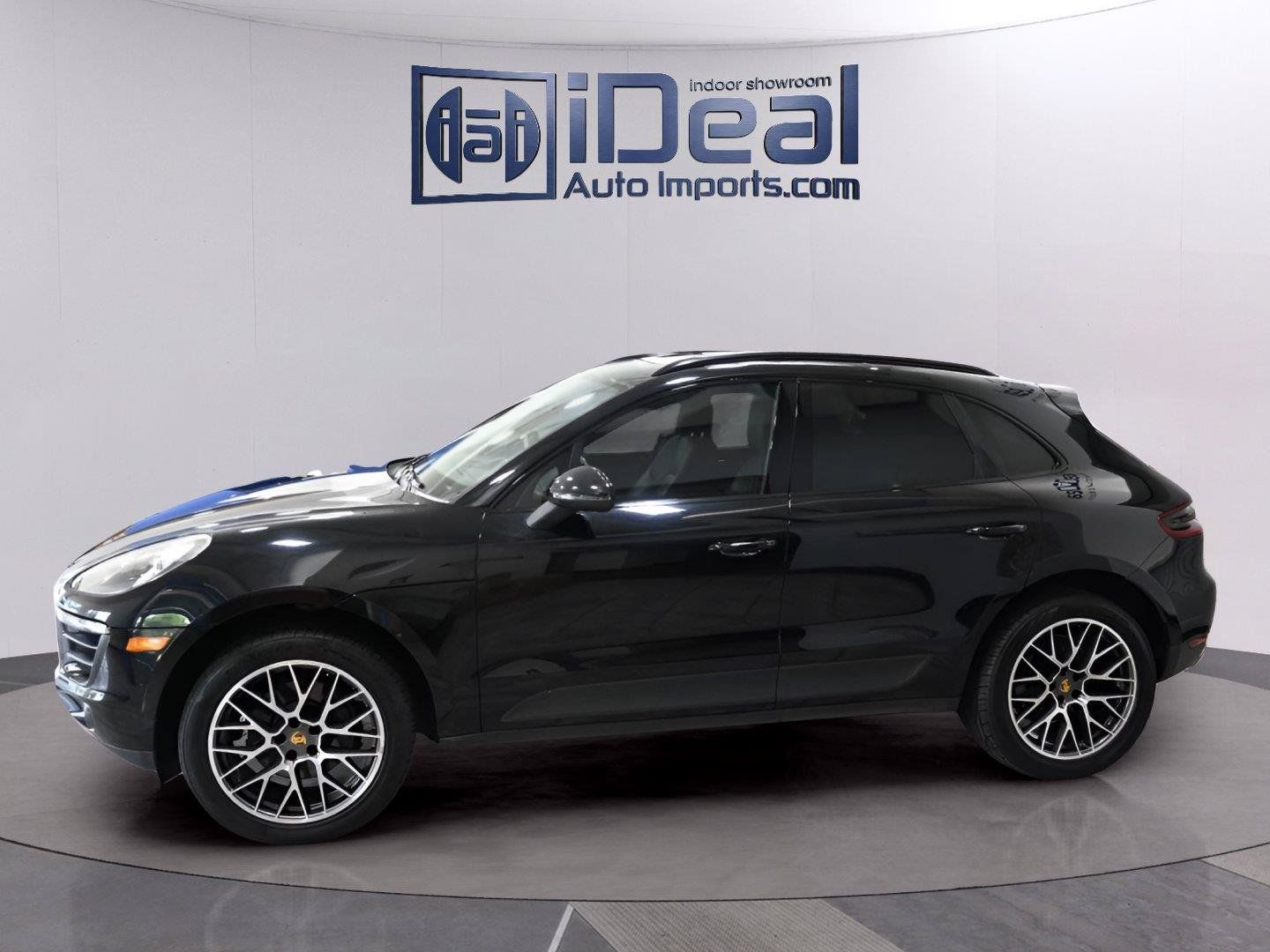 Used 2018 Porsche Macan AWD/4WD image 2