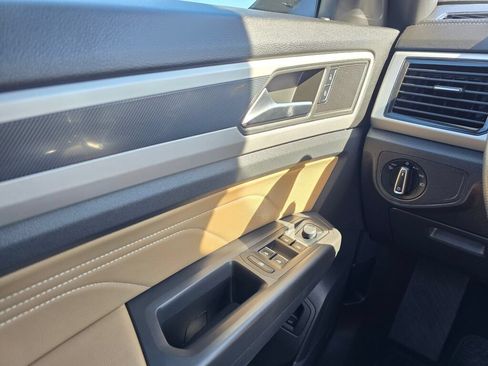 Certified 2022 Volkswagen Atlas Cross Sport SEL R-Line AWD/4WD image 28