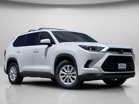 Used 2024 Toyota Grand Highlander AWD image 2