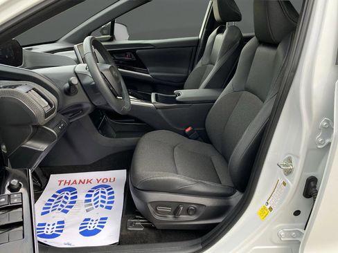 Used 2024 Toyota bZ4X XLE w/ Weather Package image 4