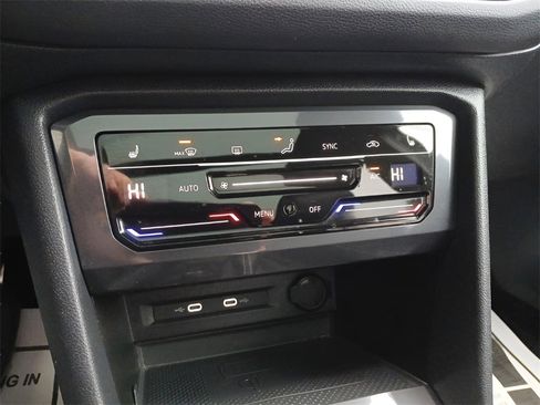 Used 2022 Volkswagen Tiguan SE R-Line image 17