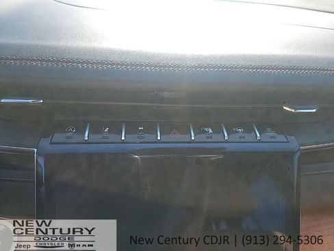 Used 2024 Jeep Grand Cherokee Summit AWD/4WD image 15