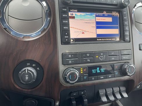 Used 2011 Ford F250 Lariat w/ Lariat Interior Pkg image 23