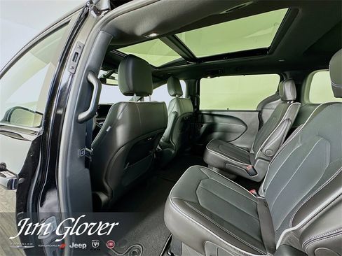 New 2026 Chrysler Pacifica Limited w/ S Appearance Package image 13