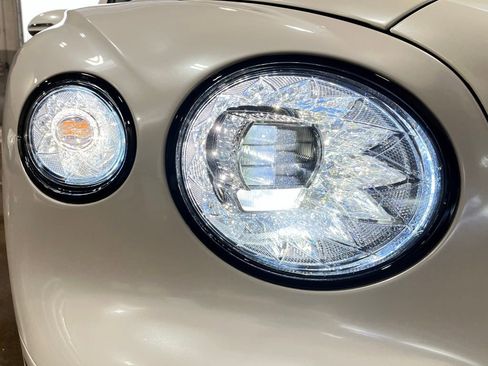 Used 2022 Bentley Flying Spur V8 image 43