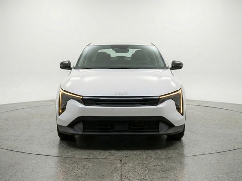 Used 2025 Kia K4 FWD image 2
