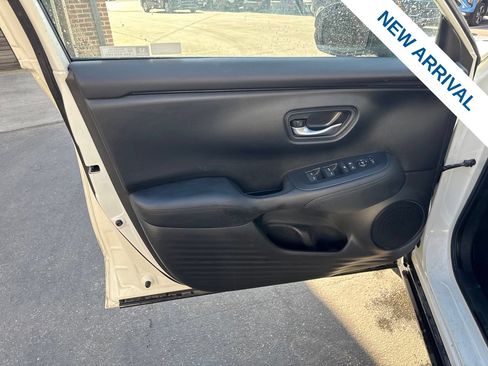 Used 2024 Honda HR-V LX image 17