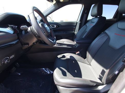 Used 2024 Jeep Compass Trailhawk w/ Trailhawk Convenience Group AWD/4WD image 6