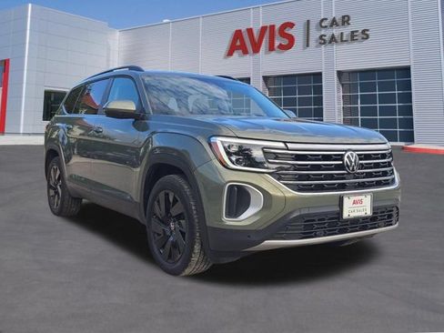 Used 2025 Volkswagen Atlas SE FWD image 3
