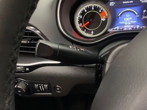 Used 2023 Jeep Cherokee Altitude Lux w/ Mopar Interior Package AWD/4WD image 18