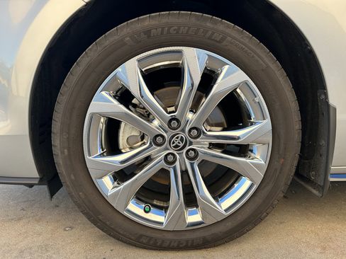 Certified 2024 Toyota Sienna Platinum image 11