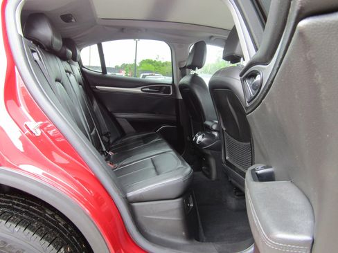 Used 2018 Alfa Romeo Stelvio Ti AWD/4WD image 17