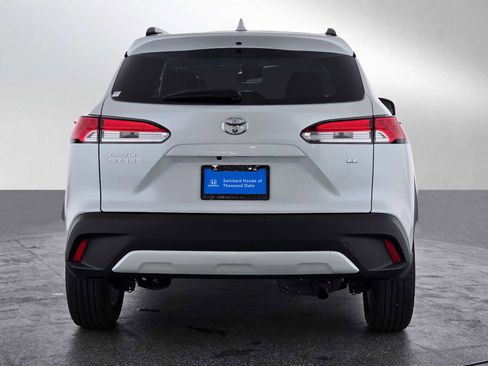 Used 2022 Toyota Corolla Cross LE w/ Moonroof Package FWD image 4