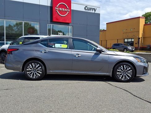 Certified 2024 Nissan Altima 2.5 SV w/ SV Premium Package AWD/4WD image 8