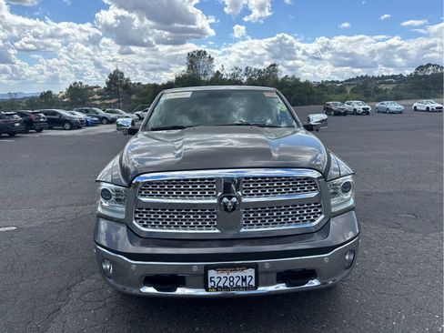 Used 2018 RAM 1500 Laramie w/ Convenience Group AWD/4WD image 2