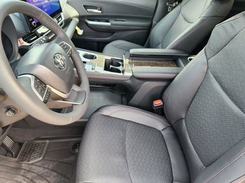 New 2026 Toyota Sienna Platinum AWD/4WD image 11