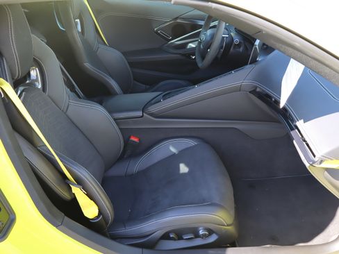 Used 2024 Chevrolet Corvette Stingray Preferred Cpe w/ Z51 Performance Package image 32