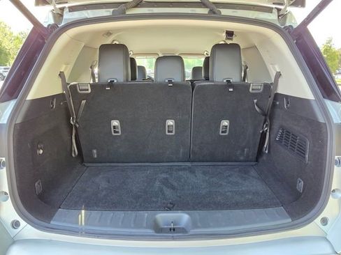 Used 2025 Nissan Pathfinder SL FWD image 15