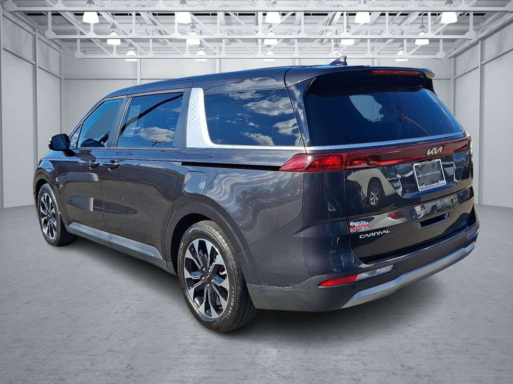 Used 2024 Kia Carnival EX FWD image 3