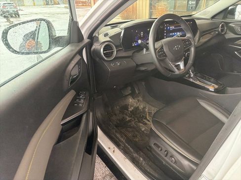 Used 2025 Chevrolet Trax ACTIV w/ Driver Confidence Package image 8