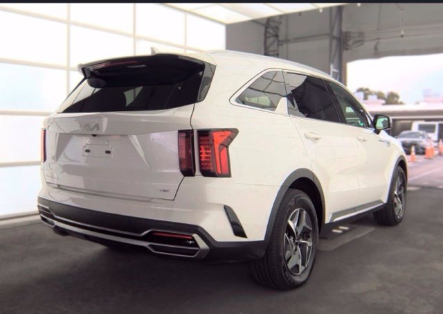 Certified 2023 Kia Sorento EX FWD image 4