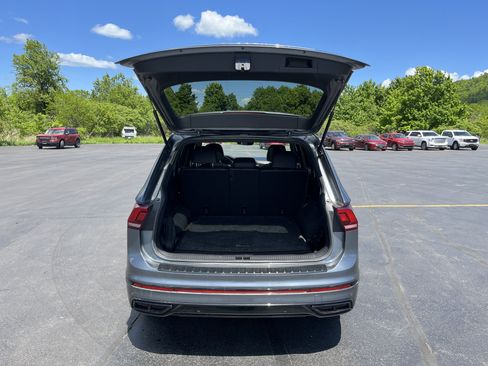 Used 2023 Volkswagen Tiguan SE R-Line AWD/4WD image 10