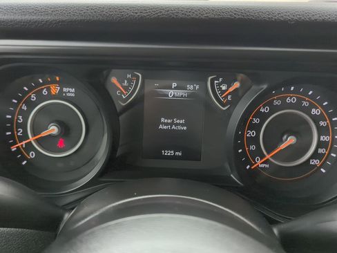 Used 2024 Jeep Gladiator Sport AWD/4WD image 16