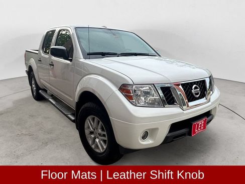 Used 2017 Nissan Frontier SV w/ SV Value Truck Package AWD/4WD image 8