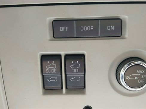 Used 2019 Chevrolet Suburban LT image 28