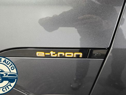 Used 2021 Audi e-tron Premium image 28