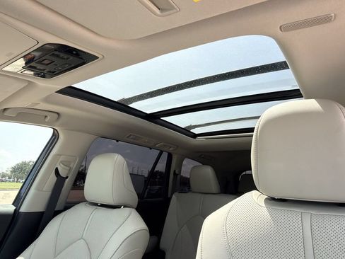 Used 2025 Toyota Grand Highlander AWD image 24