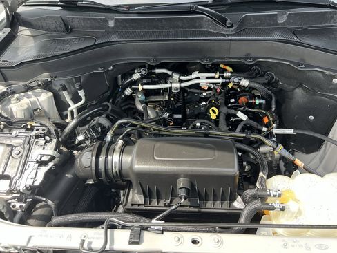 Used 2022 Ford Explorer XLT w/ Equipment Group 202A AWD/4WD image 36