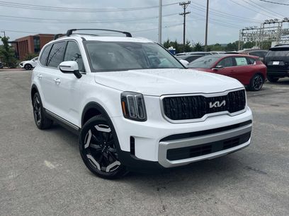 Used 2025 Kia Telluride EX w/ EX Captain's Chair Package