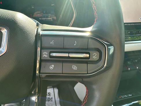 Used 2024 GMC Canyon AT4X image 25