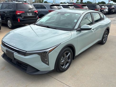 Used 2025 Kia K4 FWD image 3