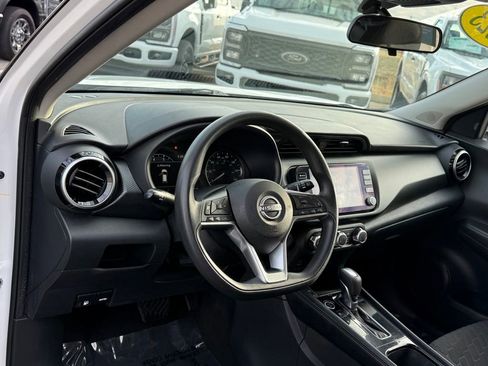 Used 2023 Nissan Kicks SV image 5