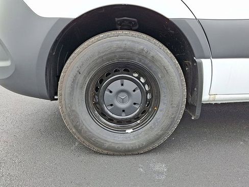 Used 2025 Mercedes-Benz Sprinter 2500 image 9