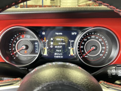 Used 2022 Jeep Wrangler Unlimited Rubicon w/ Cold Weather Group AWD/4WD image 25