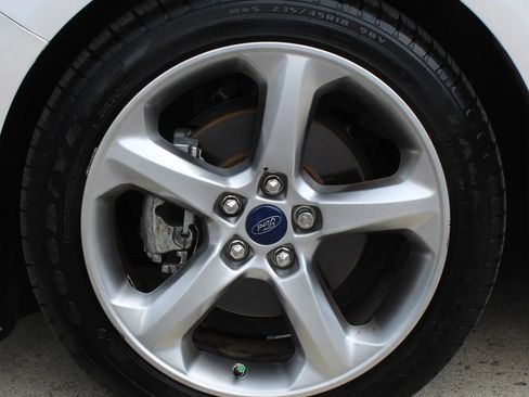 Used 2015 Ford Fusion SE w/ Equipment Group 201A FWD image 9