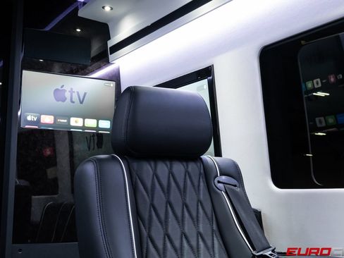 Used 2024 Mercedes-Benz Sprinter 3500 image 54