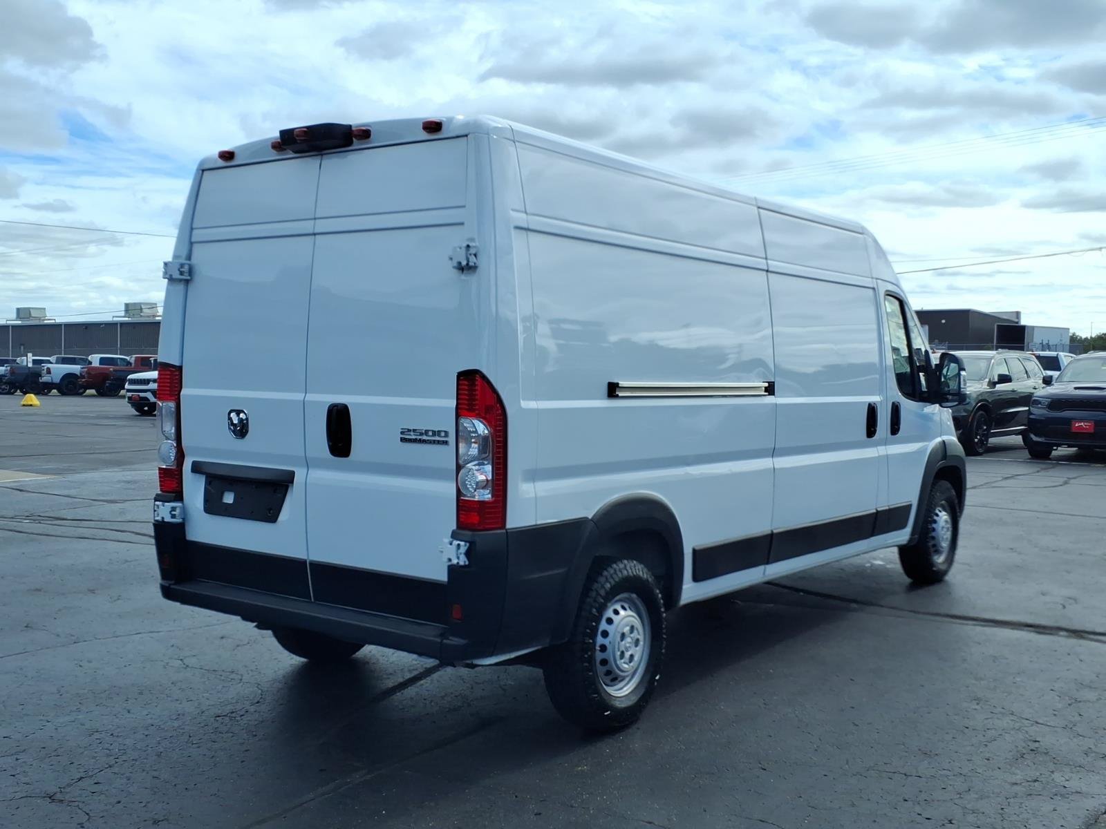 Used 2025 RAM ProMaster 2500 w/ Convenience Group FWD image 4