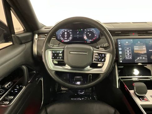 Certified 2025 Land Rover Range Rover SE image 11