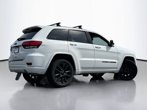 Used 2022 Jeep Grand Cherokee Laredo X AWD/4WD image 2