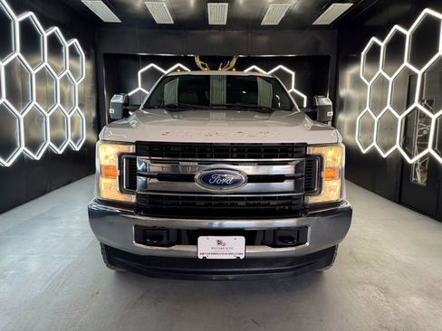 Used 2017 Ford F350 XLT w/ FX4 Off-Road Package image 3