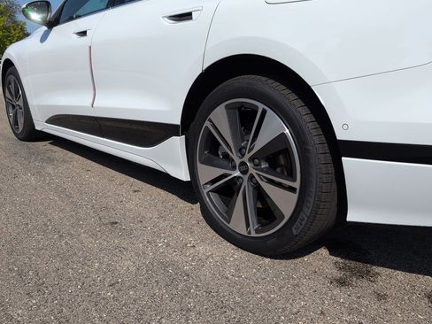 New 2025 Audi A6 e-tron Premium Plus image 3