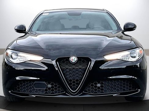 Used 2019 Alfa Romeo Giulia RWD image 3