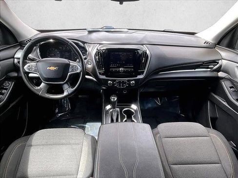 Used 2020 Chevrolet Traverse LT image 16