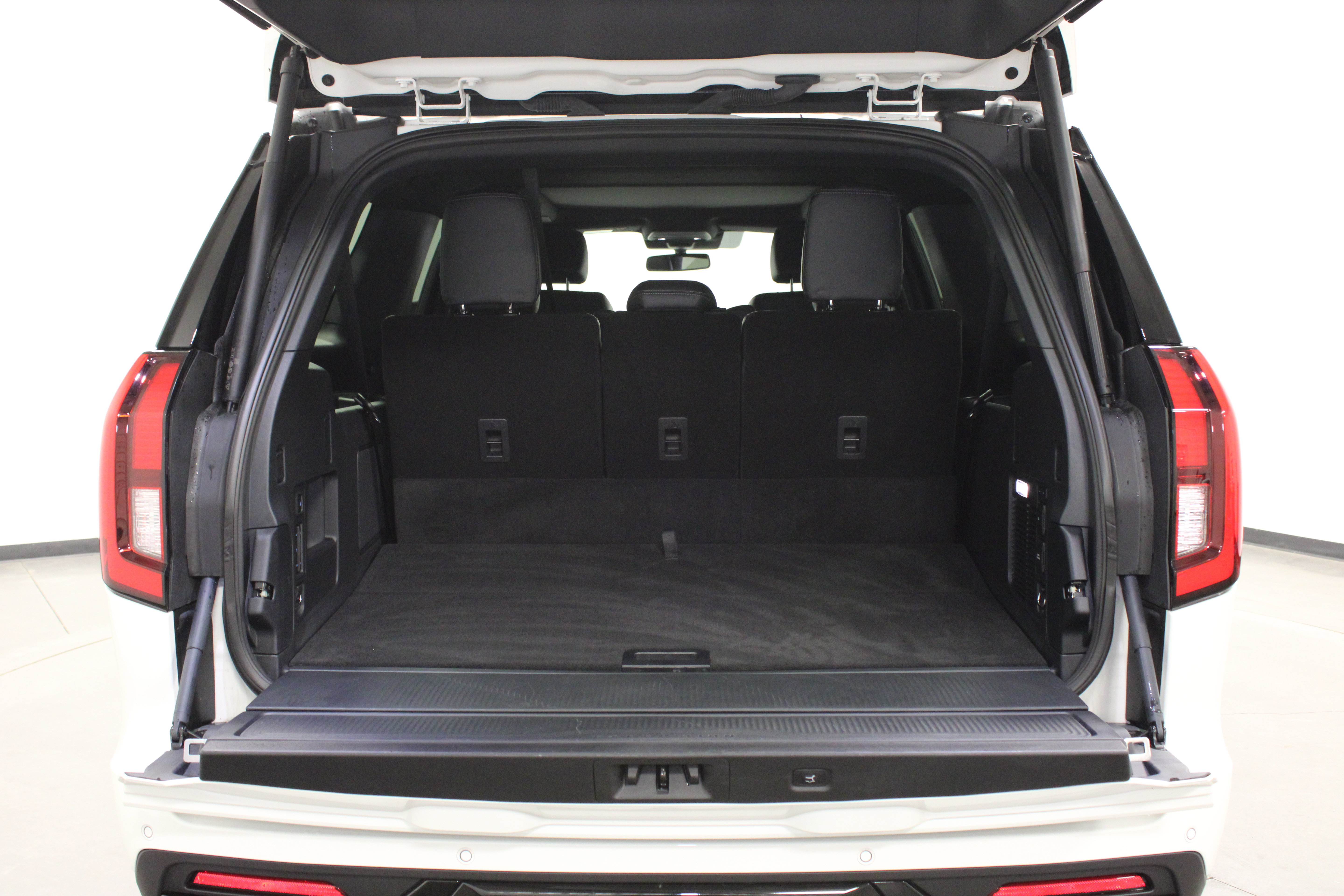 Used 2025 Ford Expedition Max Platinum w/ Stealth Performance Package AWD/4WD image 17