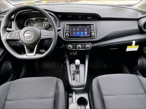 New 2025 Nissan Kicks Play S image 5