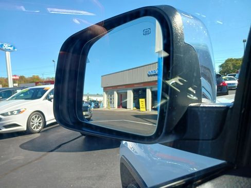 Used 2021 Jeep Grand Cherokee Limited image 24